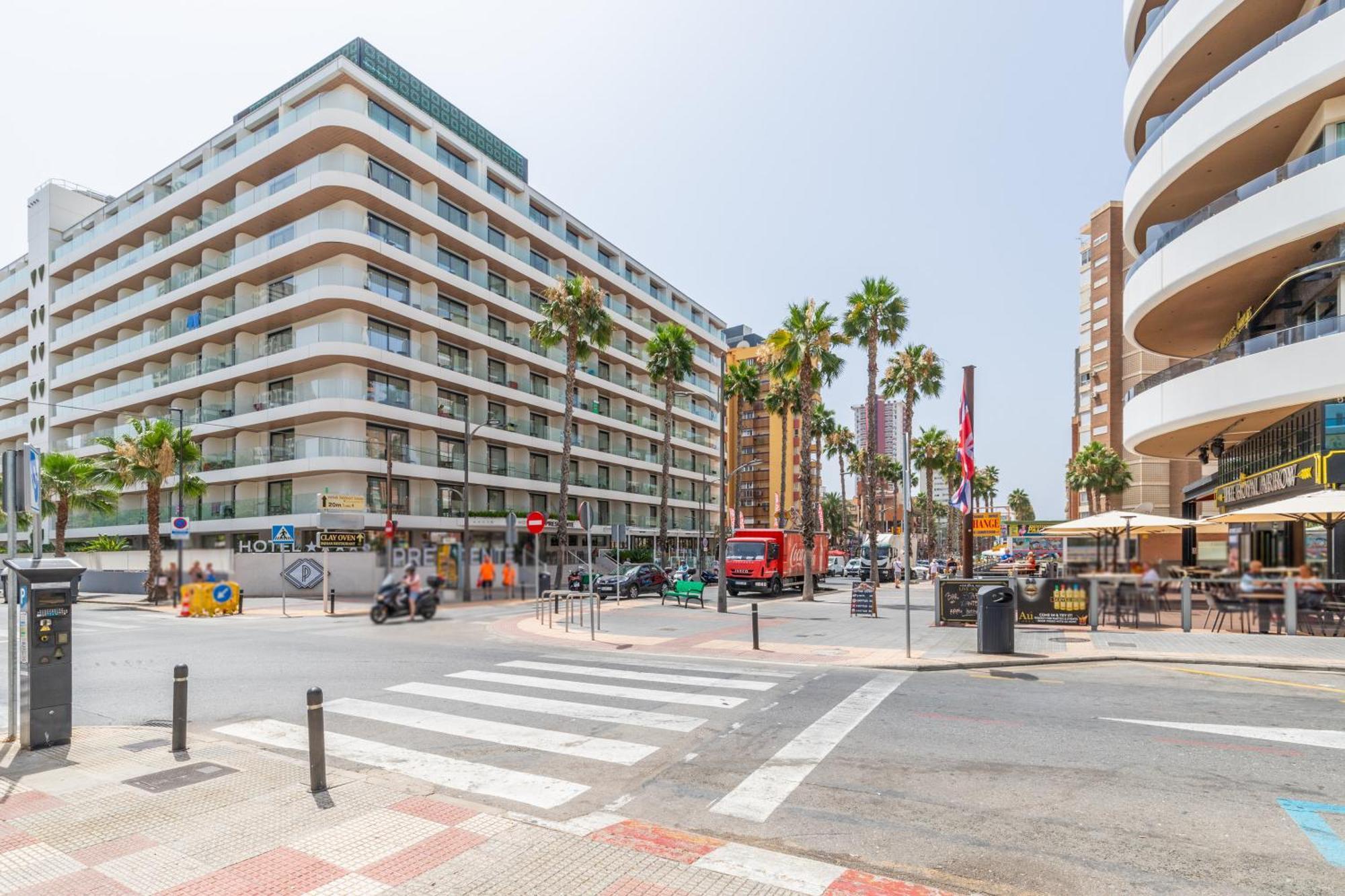 Queen Benidorm Buitenkant foto