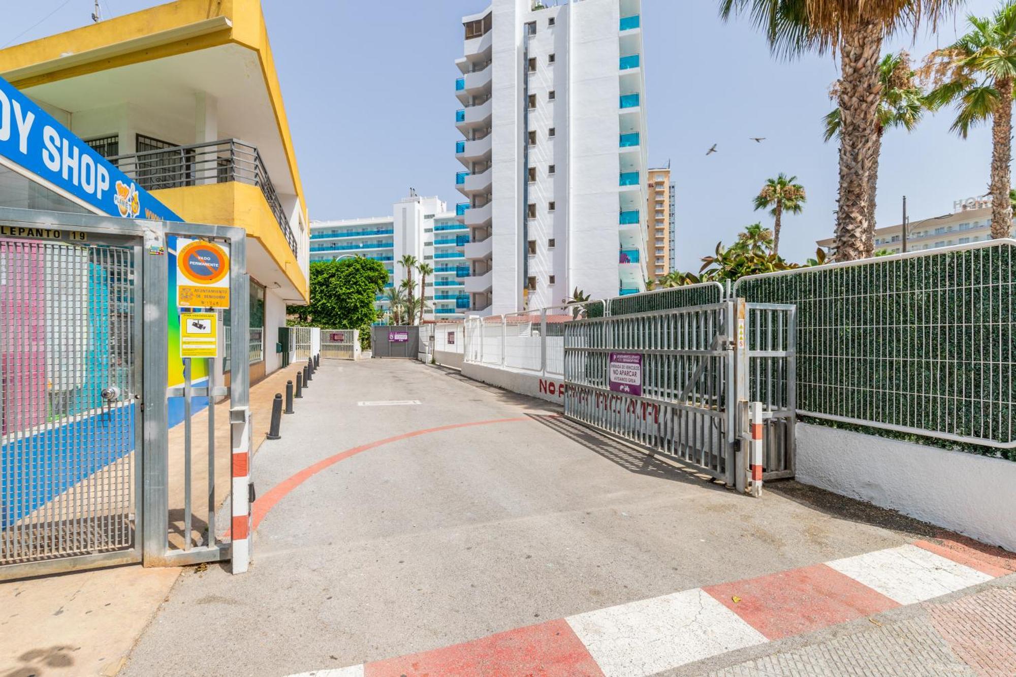 Queen Benidorm Buitenkant foto